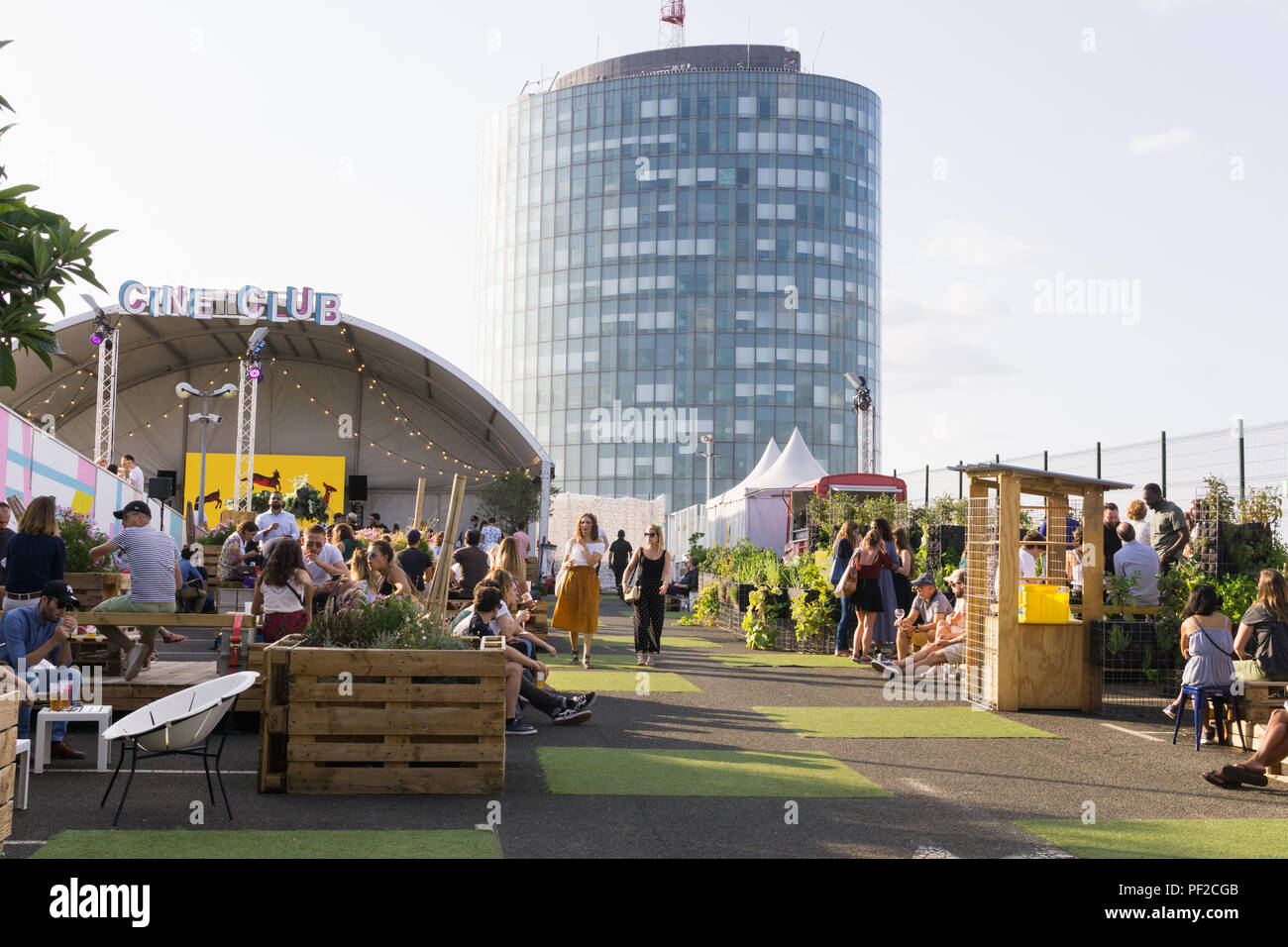 Paris Jardin suspendu Rooftop bar - Jardin suspendu est un bar sur le toit près de la Porte de Versailles. La France, l'Europe. Banque D'Images