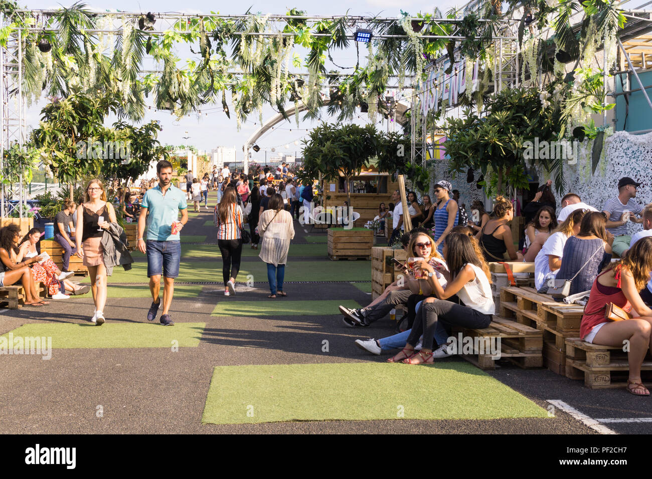 Paris Jardin suspendu Rooftop bar - Jardin suspendu est un bar sur le toit près de la Porte de Versailles. La France, l'Europe. Banque D'Images