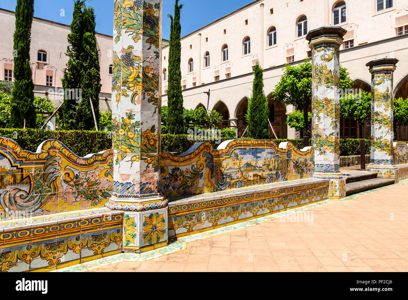 Le cloître de Santa Chiara, à Naples, Italie Banque D'Images