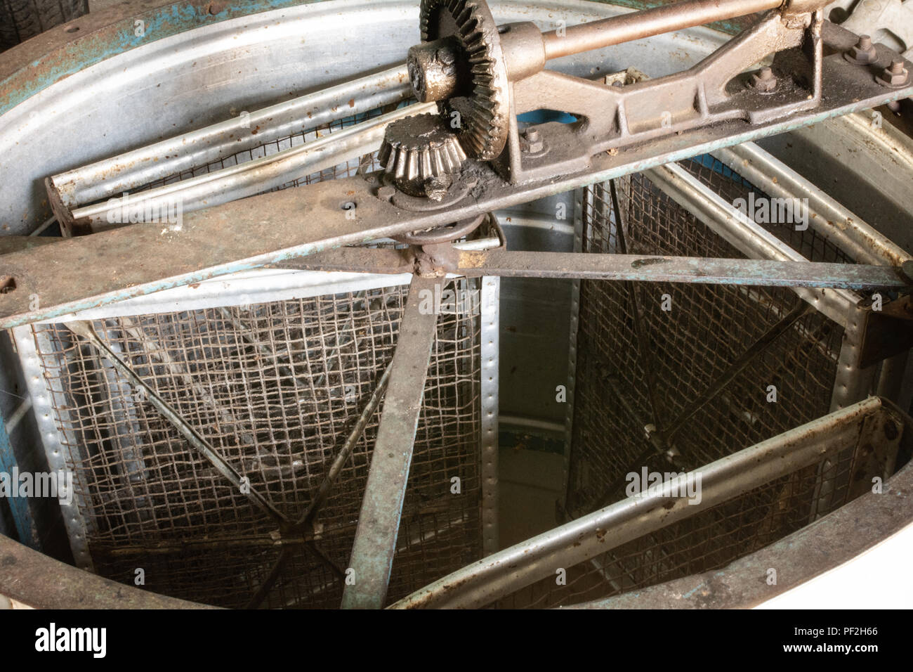 Extracteur de miel. Appareil pour extraire le miel des abeilles. Banque D'Images