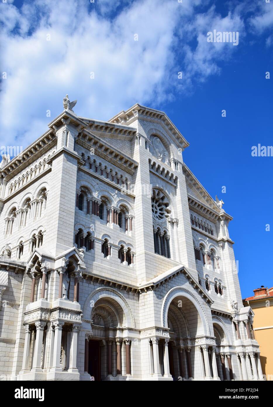 L'image résultat pour cathédrale dans le Vieux Monaco La Cathédrale Notre-Dame-Immaculée, dans la vieille ville de Monaco Banque D'Images
