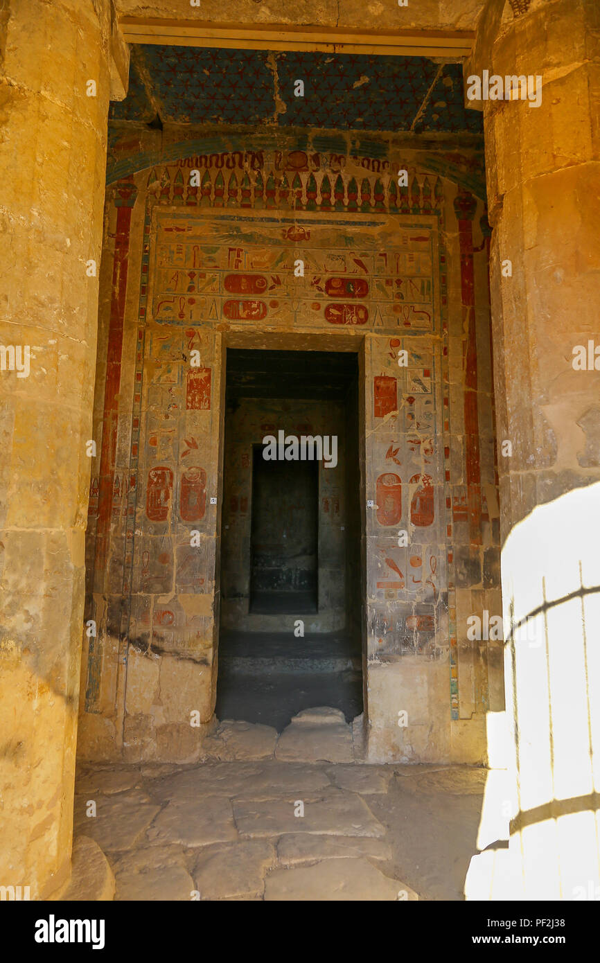 Le temple funéraire d'Hatchepsout, Deir el-Bahari, Louxor, Egypte, Afrique du Sud Banque D'Images