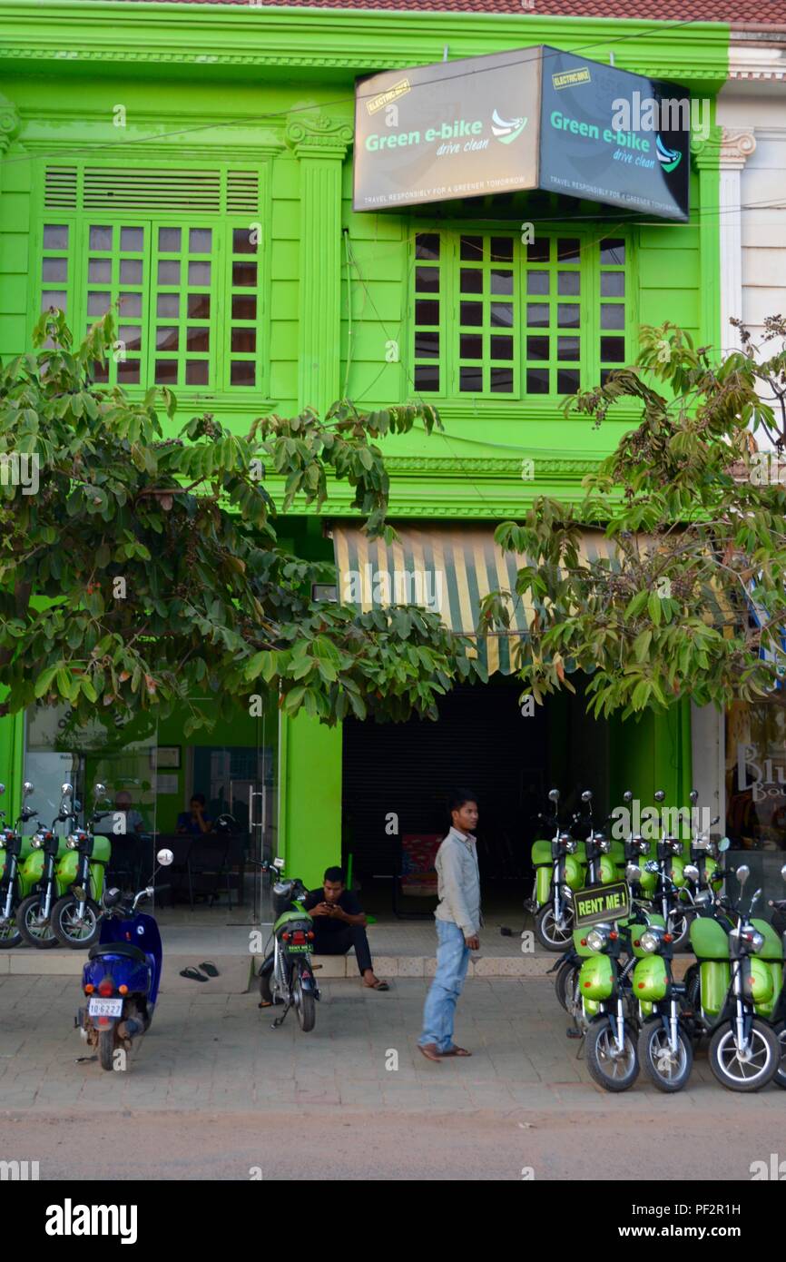 Une boutique de location de vélos électroniques à Siem Reap Cambodge Banque D'Images