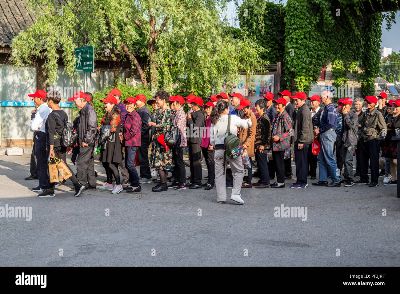 Yangzhou, Jiangsu, Chine. Groupe de touristes chinois. Banque D'Images