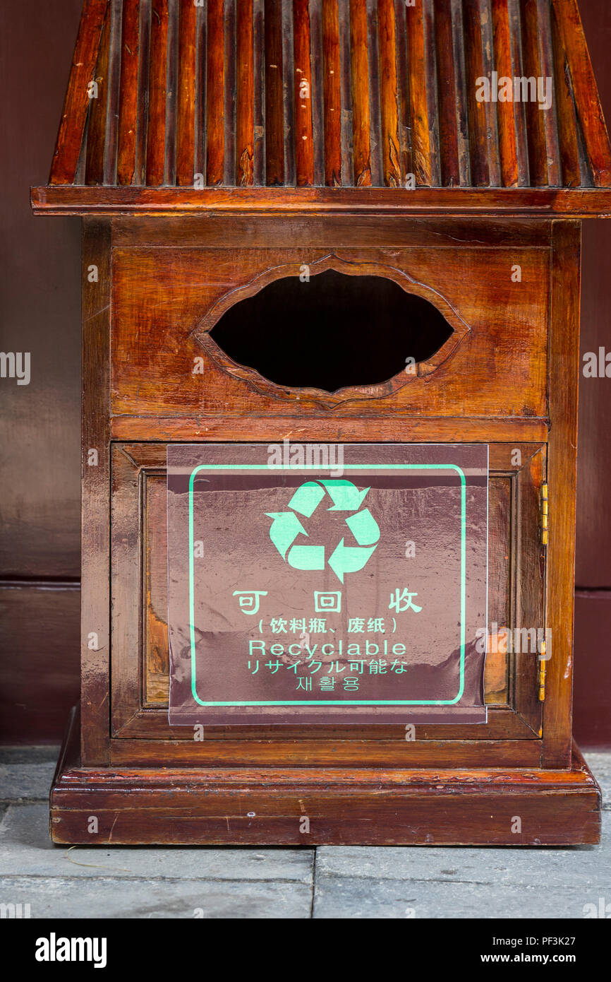 Yangzhou, Jiangsu, Chine. Famille Ho Maison et jardin. Bac de recyclage. Banque D'Images