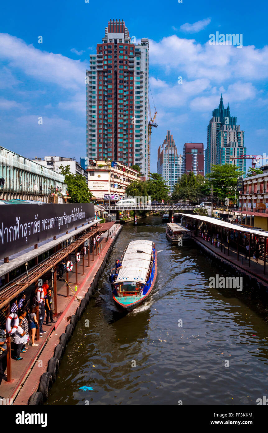 Bangkok's Ferry l'eau Banque D'Images