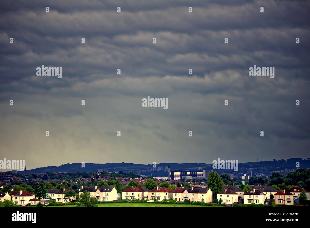 Panorama du sud-est de Glasgow avec knightswood en premier plan et le West End avec Yorkhill hospital avec Cambuslang et arrière hills Banque D'Images