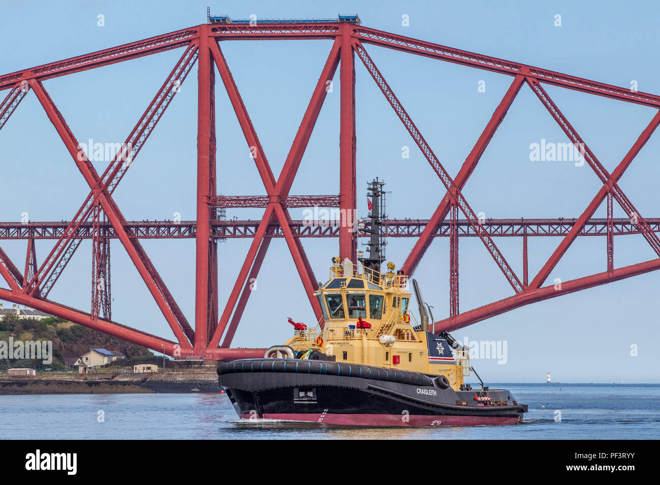 Tug Boat on River Suite Banque D'Images