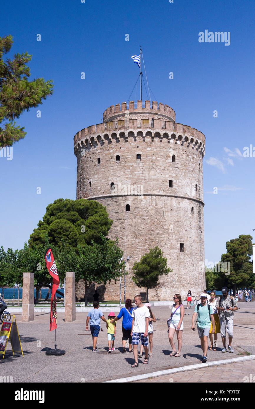 La Tour Blanche de Thessalonique, un monument forteresse ottomane et ancienne prison et une destination touristique populaire en Grèce Banque D'Images La Tour Blanche de Thessalonique, un monument forteresse ottomane et ancienne prison et une destination touristique populaire en Grèce Banque D'Images