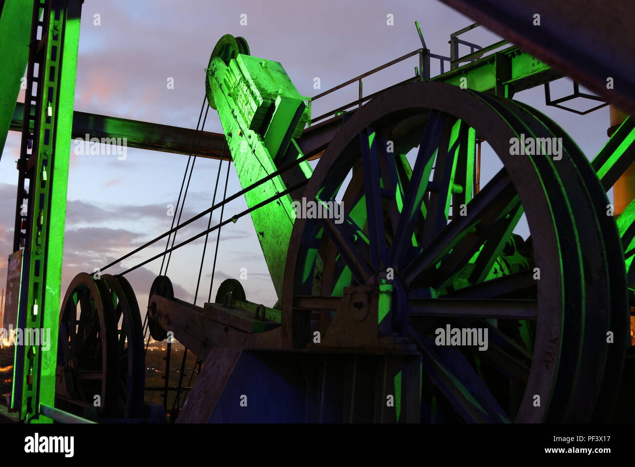 Au sommet d'un haut-fourneau à l'arrêt Banque D'Images