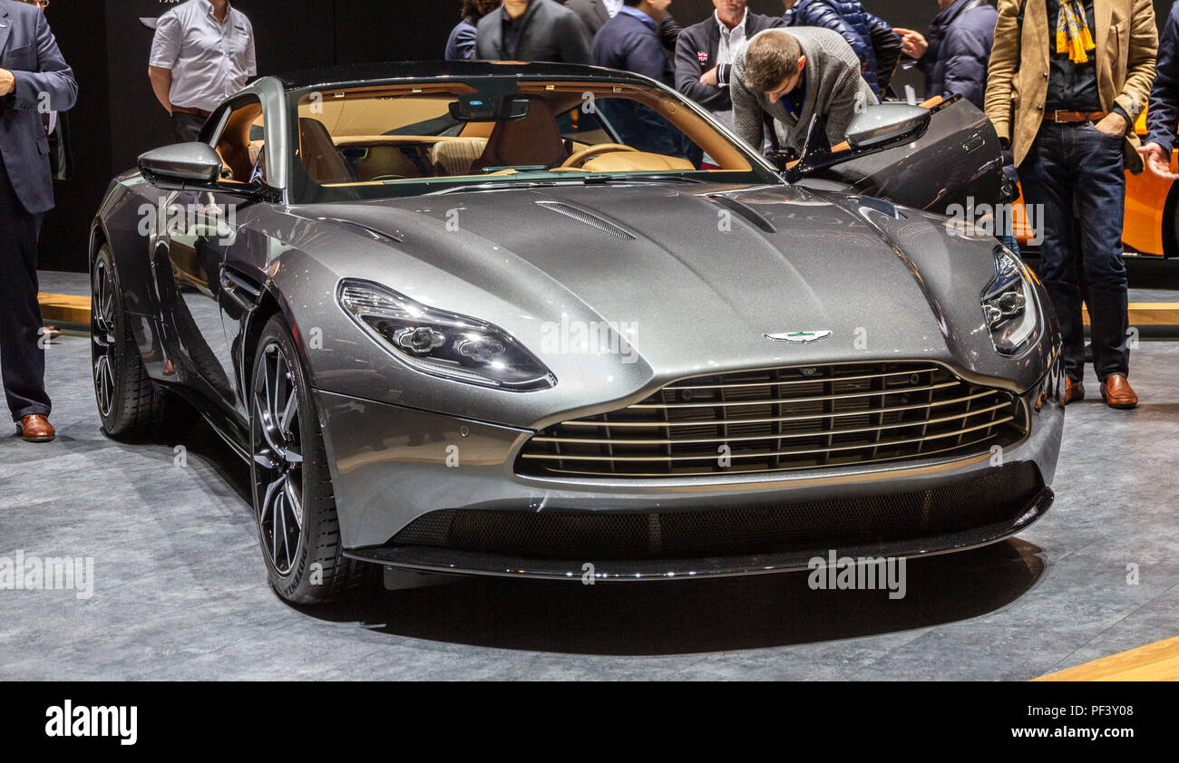 Genève, Suisse - 2 mars 2016 : Aston Martin DB11 voiture de sport à l'honneur à la 86e Salon International de l'Automobile de Genève. Banque D'Images