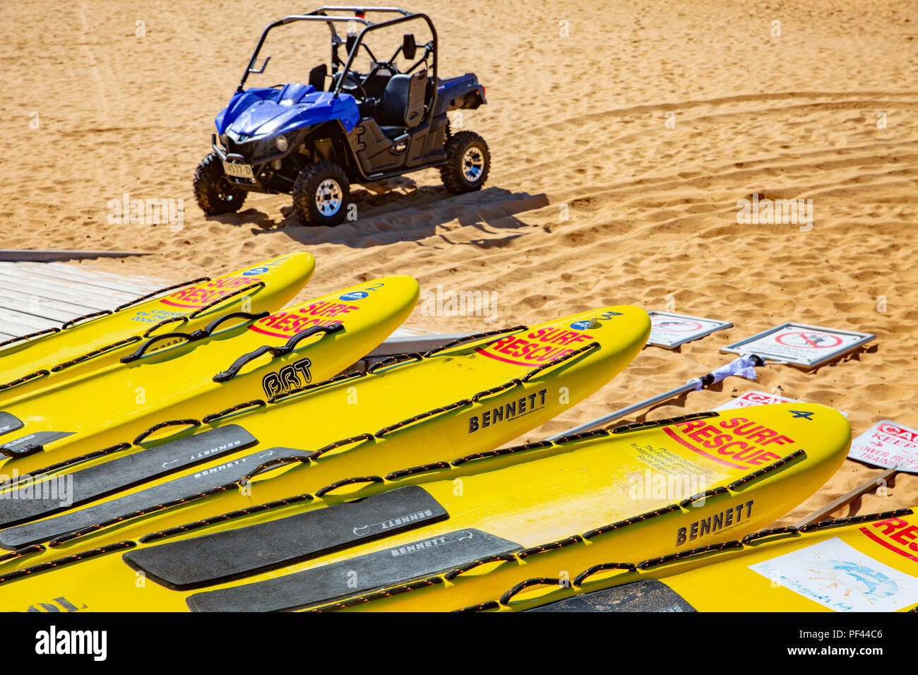 Conseils d'équipement de sauvetage de surf et de nettoyage de printemps sur Newport Beach à Sydney, Australie Banque D'Images