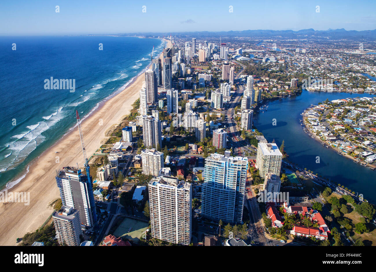 Vue aérienne des hôtels et de la plage de Surfers Paradise, Queensland, Australie Banque D'Images