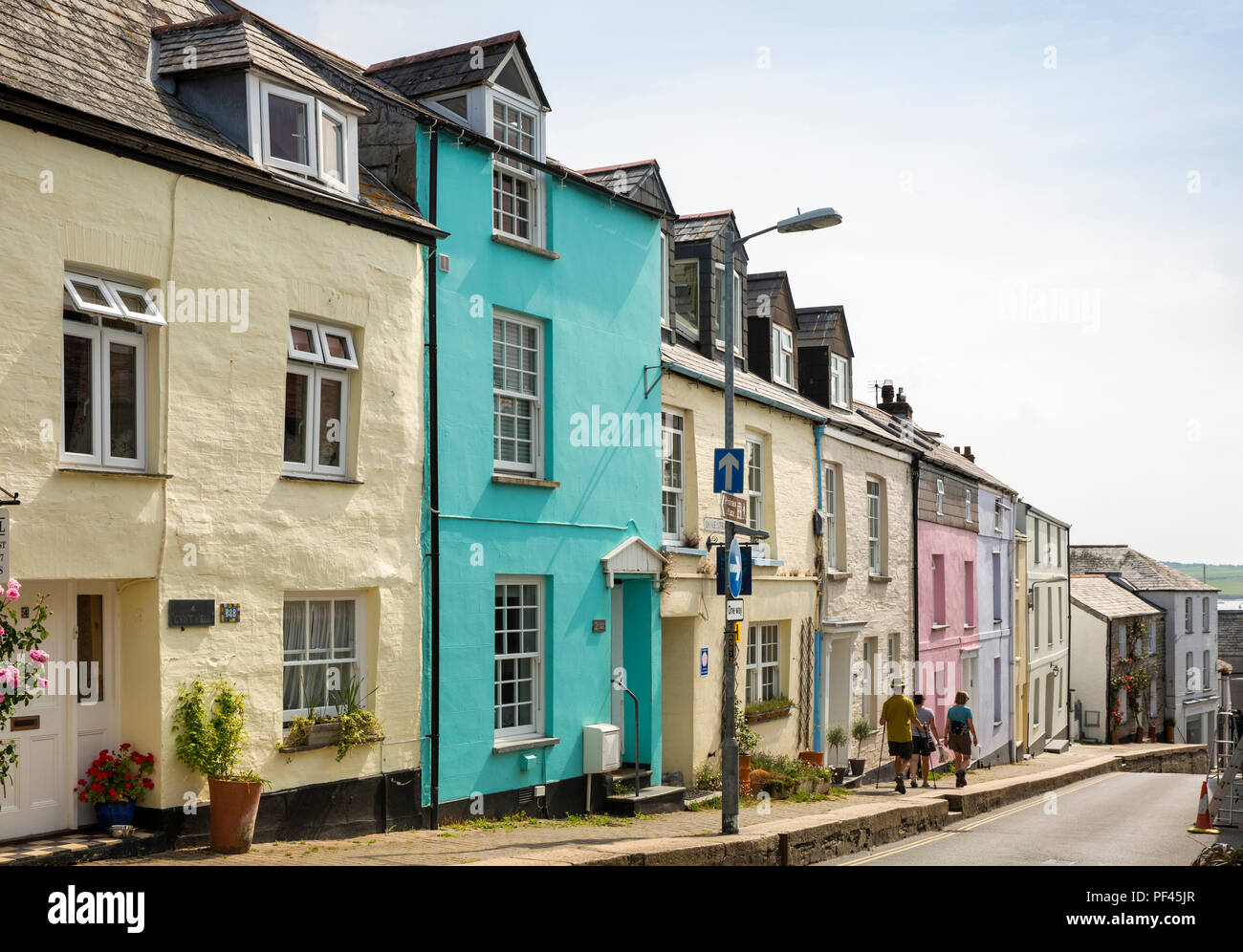 UK, Cornwall, Padstow, Duke Street, maisons peintes de couleurs vives Banque D'Images