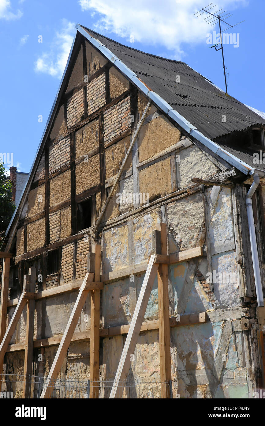 Maison à colombages en difficulté dans la vieille ville de Brandebourg Banque D'Images
