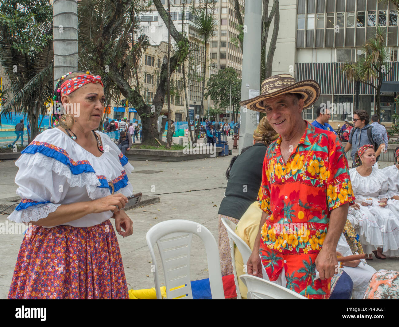 Bogota, Colombie - 09 septembre 2017 : l'homme et de la femme de groupe de danse folklorique colombienne en costume traditionnel Banque D'Images