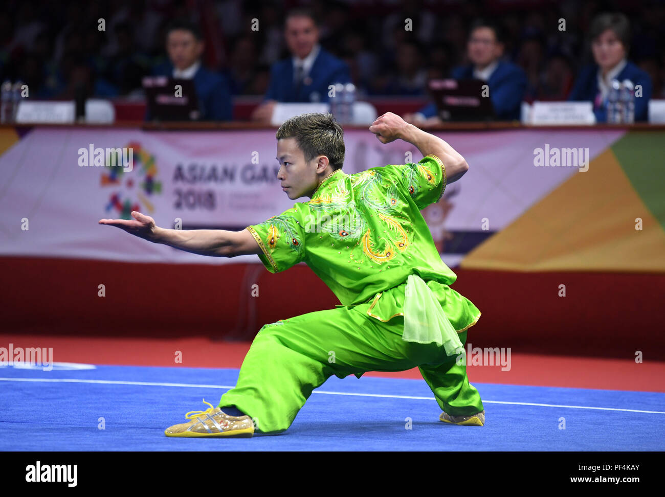 Jakarta. Août 19, 2018. Chanson Chi Kuan de Macao en Chine en compétition lors de la finale masculine de Changquan lors des 18e Jeux asiatiques à Jakarta, Indonésie, le 19 août 2018. Source : Xinhua/Yulong Pan/Alamy Live News Banque D'Images