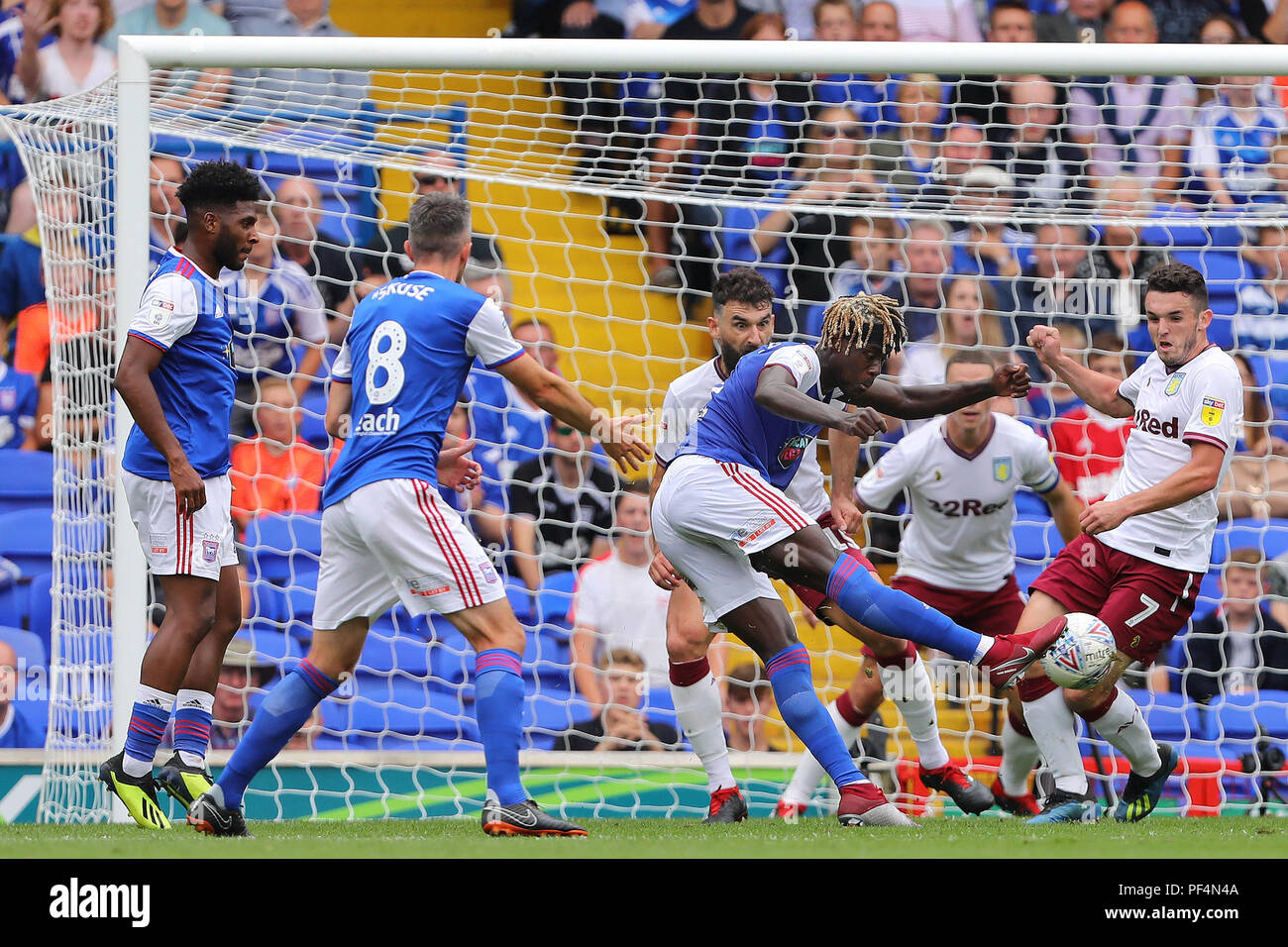 Ipswich, Royaume-Uni.. Août 18, 2018. Trevoh Chalobah d'Ipswich Town marque le but égalisateur, ce qui en fait 1-1 - Ipswich Town v Aston Villa, Sky Bet Championship, Portman Road, Ipswich - 18 août 2018 Crédit : Richard Calver/Alamy Live News Banque D'Images