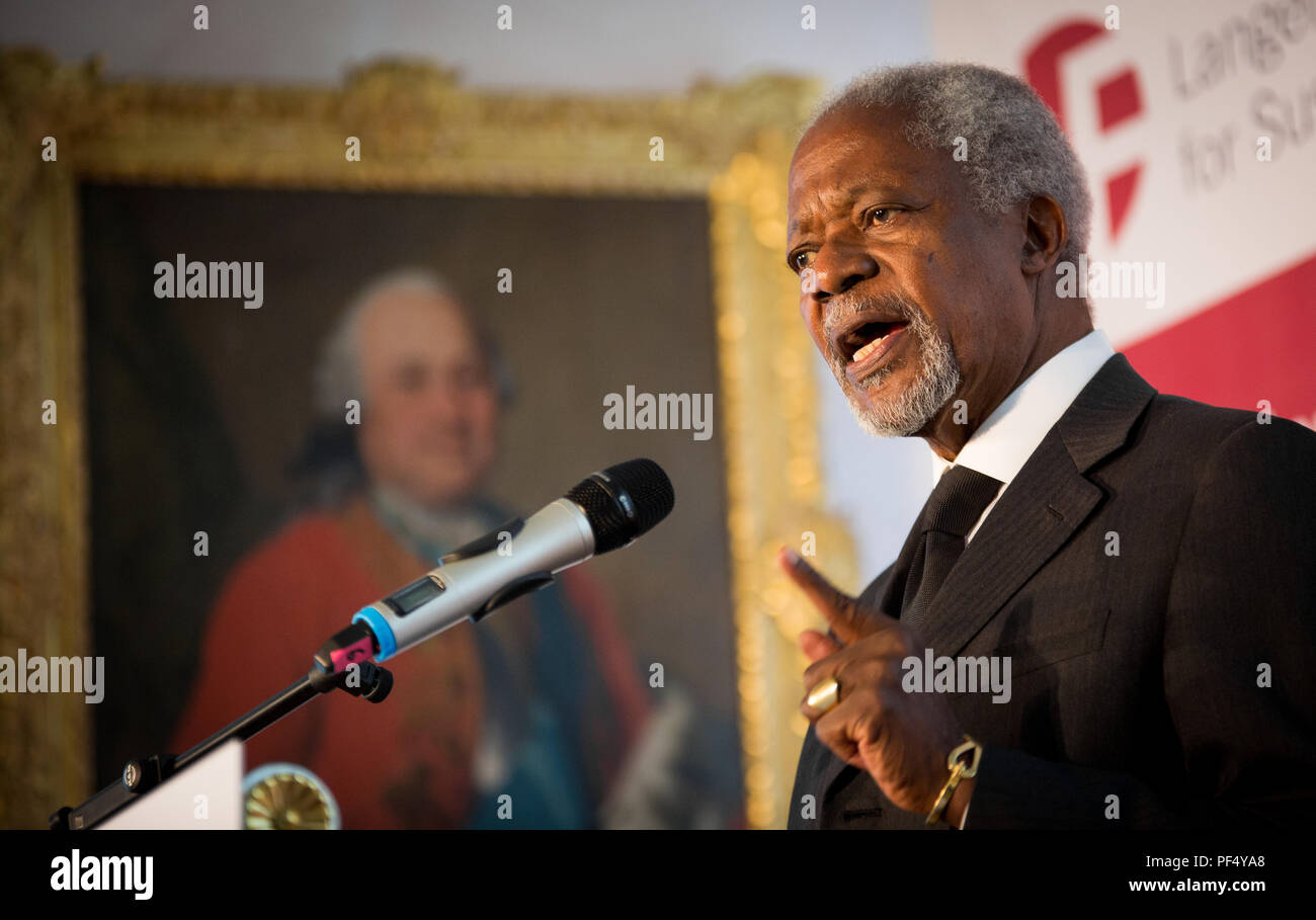 Langenburg, Allemagne. 8 juin, 2017. Kofi Annan, ancien secrétaire général de l'Organisation des Nations Unies, en donnant un discours à l'Langenburg Forum pour la durabilité de Langenburg, Allemagne, le 8 juin 2017. Le forum 2017 à Schloss Langenburg vous invite à discuter de 'Transformer' mégapoles. crédit : Christoph Schmidt/dpa | dans le monde d'utilisation/dpa/Alamy Live News Banque D'Images