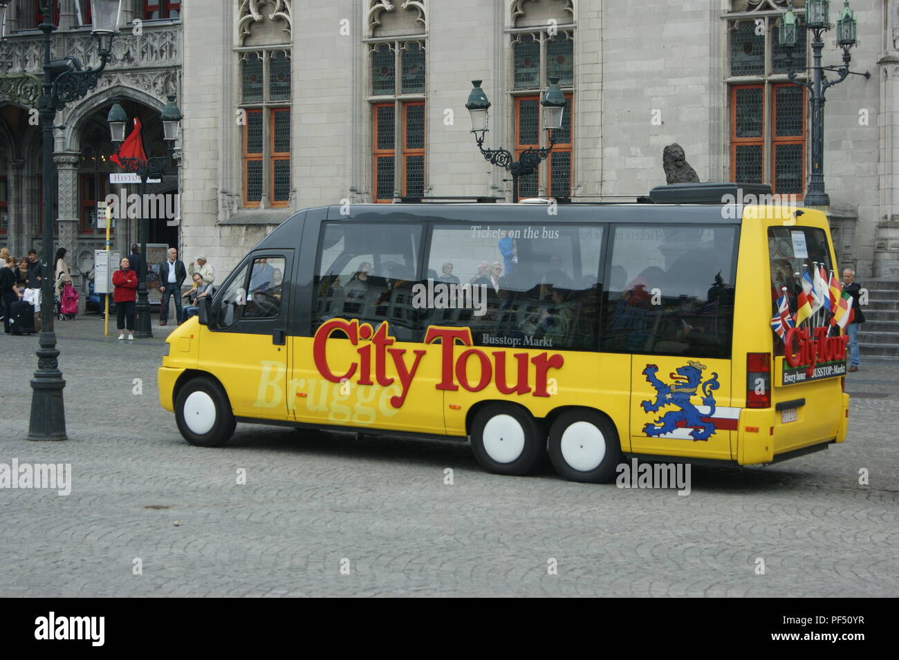 Brugge City d'autocars de l'extérieur de la Mairie, Brugge, Belgique, Banque D'Images