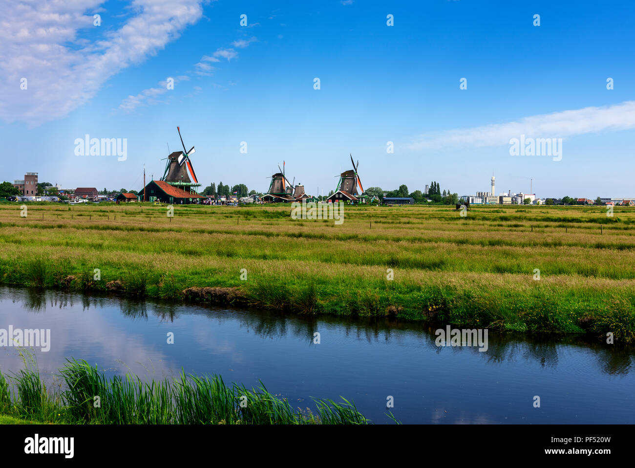 Dans les moulins à vent de Zaanse près d'Amsterdam en Hollande Banque D'Images