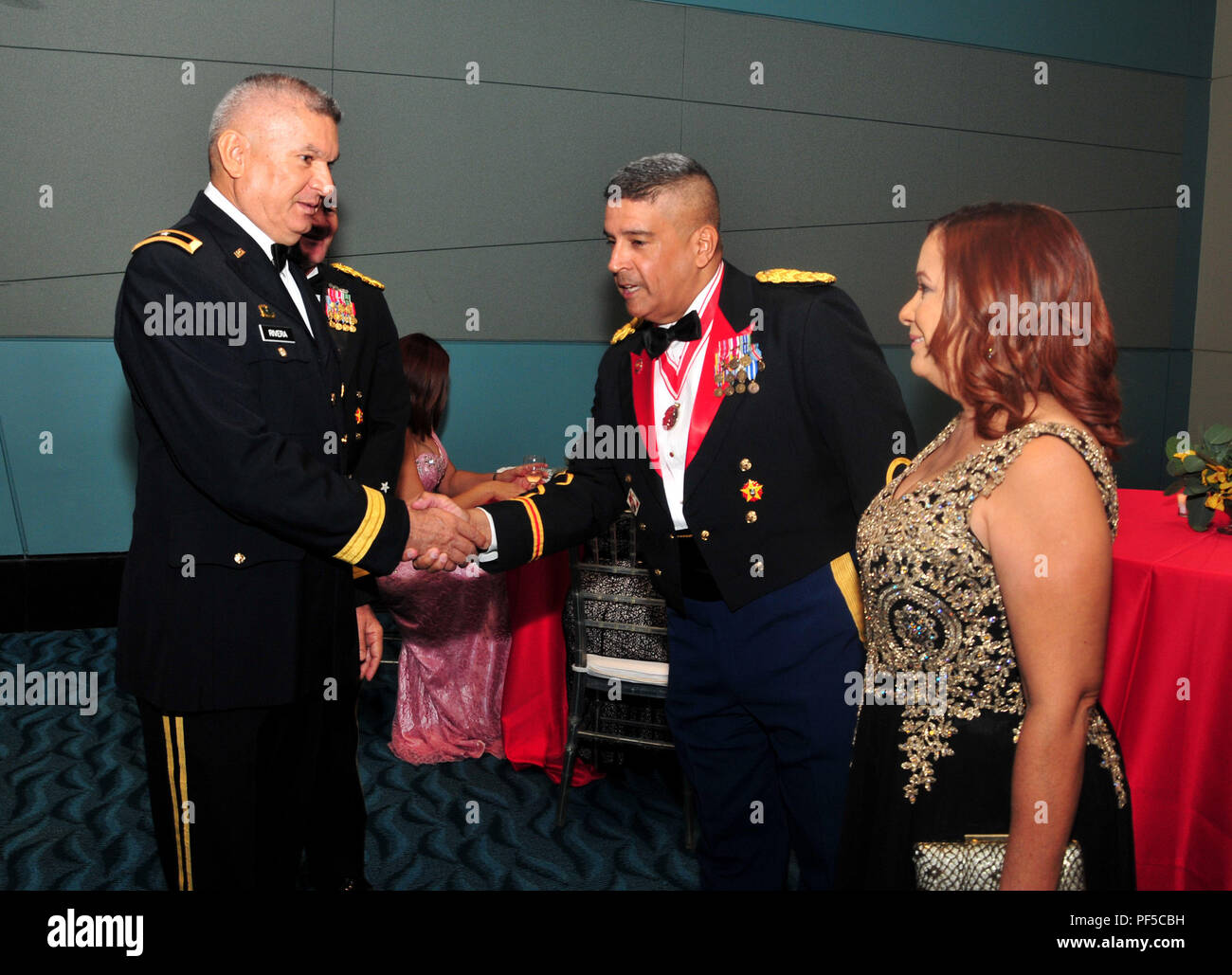 La Garde nationale de Porto Rico a célébré sa garde nationale annuelle de balle au Dr. Pedro Rosselló González Convention Center à San Juan, Porto Rico, le 11 août. C'est le main event officiel où tous les membres de l'PRNG, conjoints et invités spéciaux se réunissent pour célébrer les nombreuses réalisations de l'institution tout au long de l'année dernière. La partie protocolaire de l'événement a été dirigé par l'adjudant général de Puerto Rico, Brig. Gen. Isabelo Rivera, et son personnel. Le conférencier invité pour l'événement de cette année a été secrétaire du Porto Rico de la Justice, Mme Wanda Vázquez. Elle a parlé de l'brav Banque D'Images