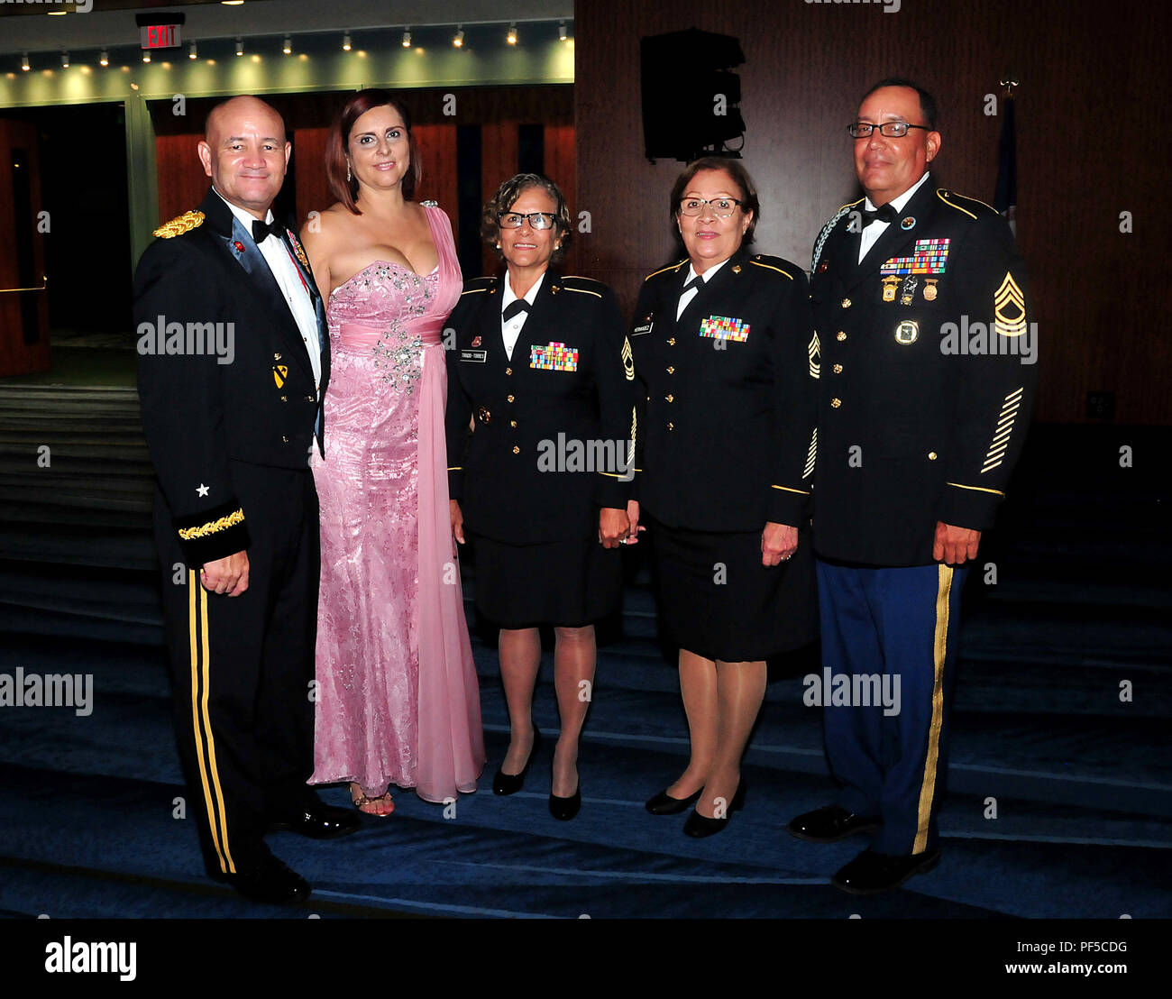 La Garde nationale de Porto Rico a célébré sa garde nationale annuelle de balle au Dr. Pedro Rosselló González Convention Center à San Juan, Porto Rico, le 11 août. C'est le main event officiel où tous les membres de l'PRNG, conjoints et invités spéciaux se réunissent pour célébrer les nombreuses réalisations de l'institution tout au long de l'année dernière. La partie protocolaire de l'événement a été dirigé par l'adjudant général de Puerto Rico, Brig. Gen. Isabelo Rivera, et son personnel. Le conférencier invité pour l'événement de cette année a été secrétaire du Porto Rico de la Justice, Mme Wanda Vázquez. Elle a parlé de l'brav Banque D'Images