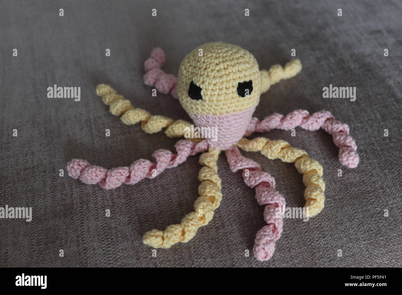 Articles De Bebe Premature Au Crochet Pour Confort Et Chaleur Octopus Photo Stock Alamy