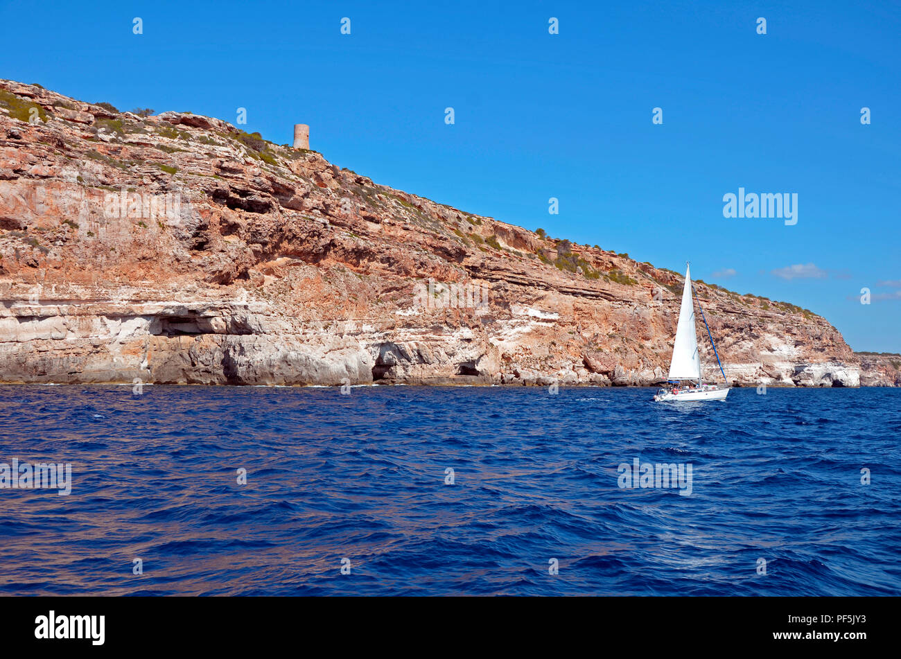 Bateau à la mer Méditerranée au large de Majorque Espagne Banque D'Images