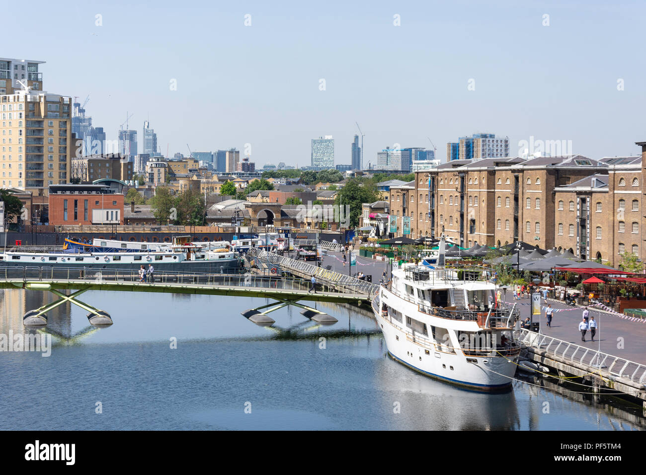 Au nord du Canal Dock, Canary Wharf, London Borough de Tower Hamlets, Greater London, Angleterre, Royaume-Uni Banque D'Images