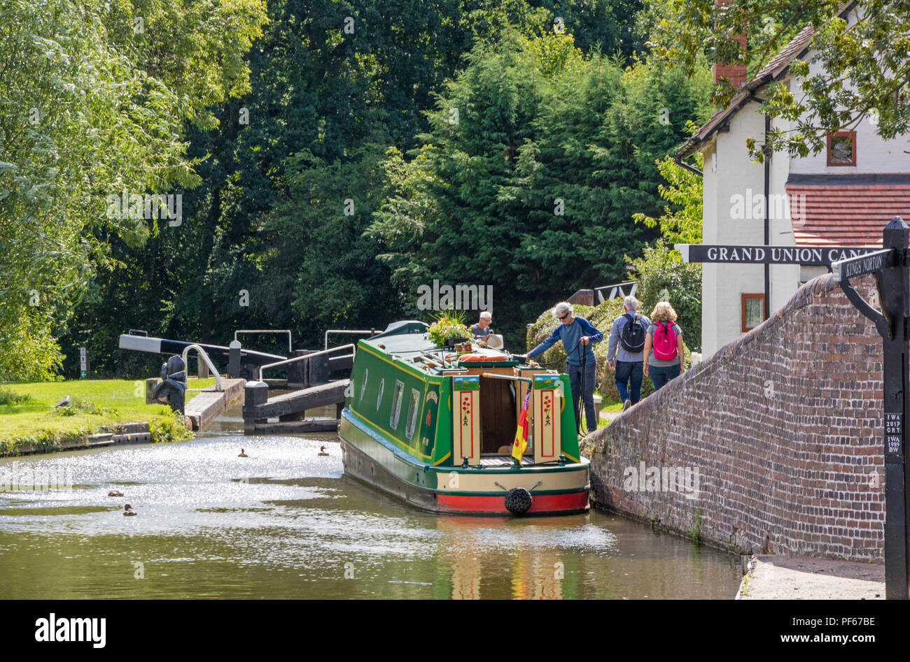 Navigation de plaisance sur le Stratford Upon Avon Canal à Kingwood Junction, Lapworth, Warwickshire, England, UK Banque D'Images