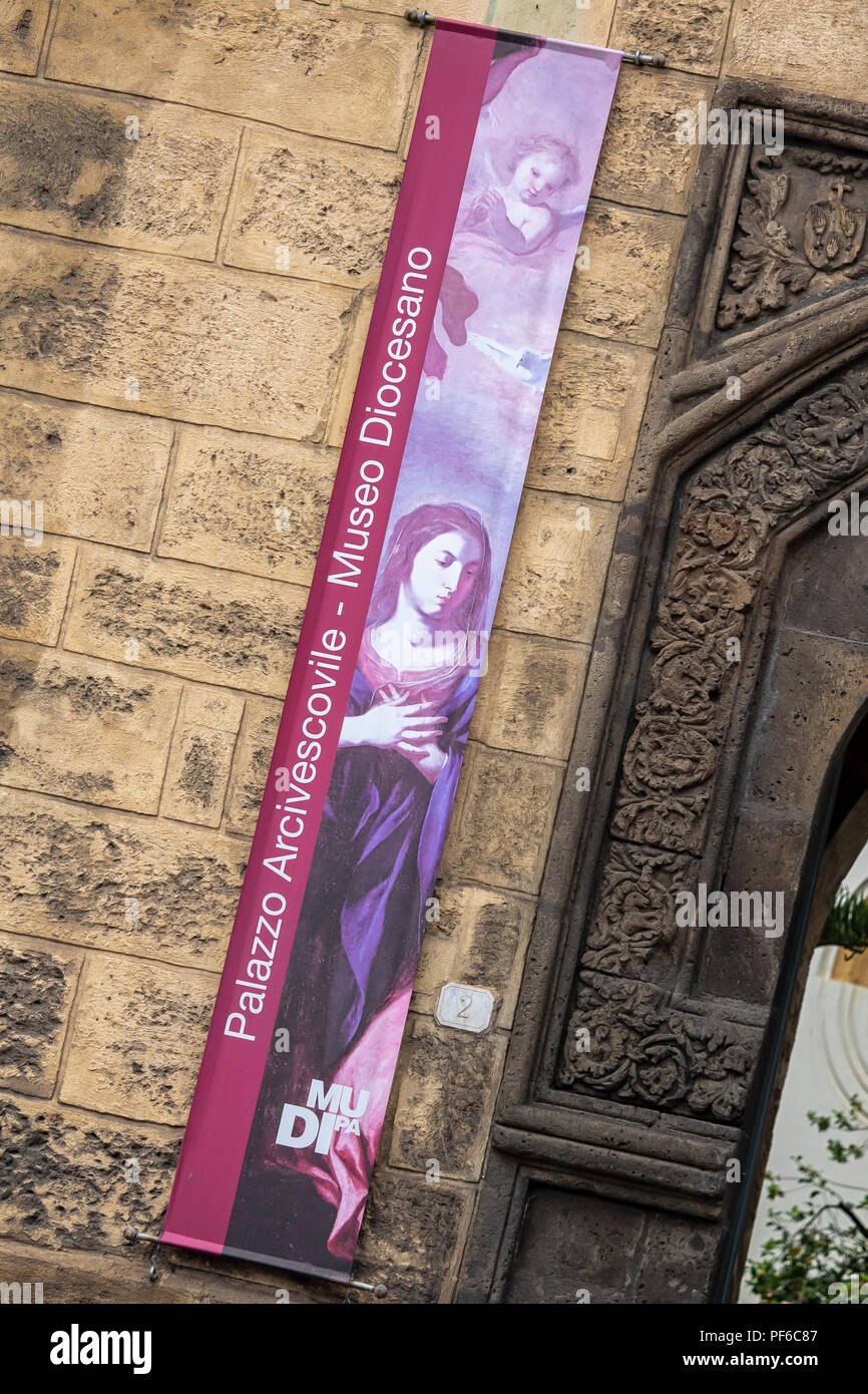 PALERME, SICILE, ITALIE - 21 MAI 2018 : panneau pour le musée diocésain de Palerme (Museo Diocesano di Palermo) Banque D'Images