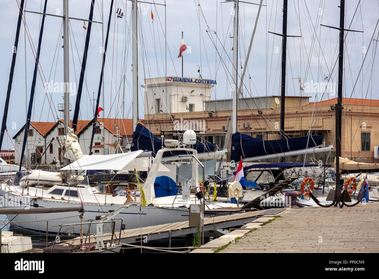 PALERME, SICILE, ITALIE - 21 MAI 2018: Yachts dans le port de plaisance du Vieux Port (la Cala) Banque D'Images