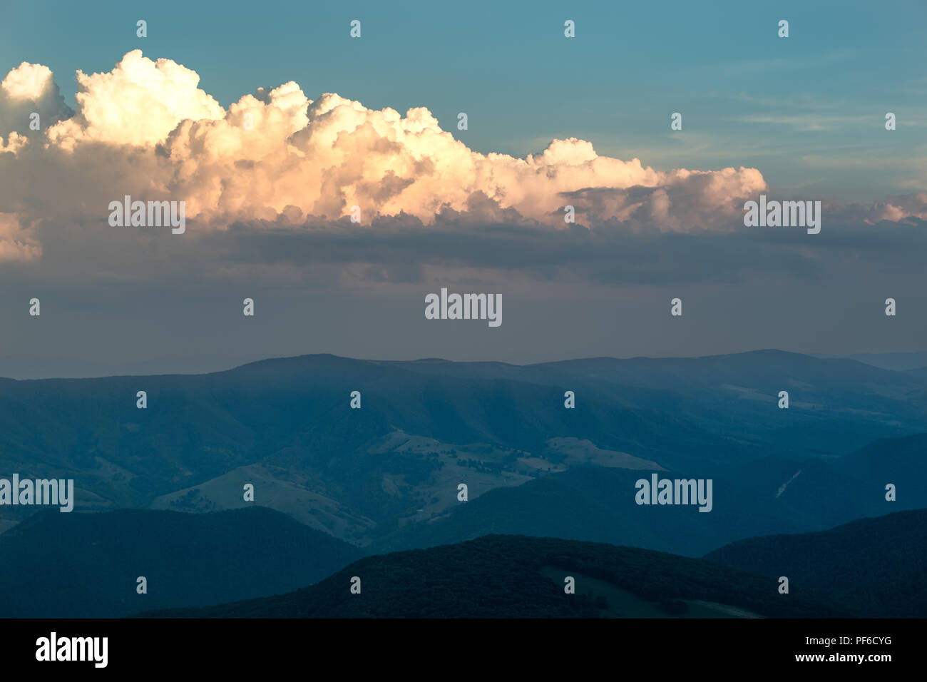 Une vue d'une chaîne des Appalaches et des monts Allegheny de entendre le Virginia West Virginia frontière près de coucher du soleil Banque D'Images