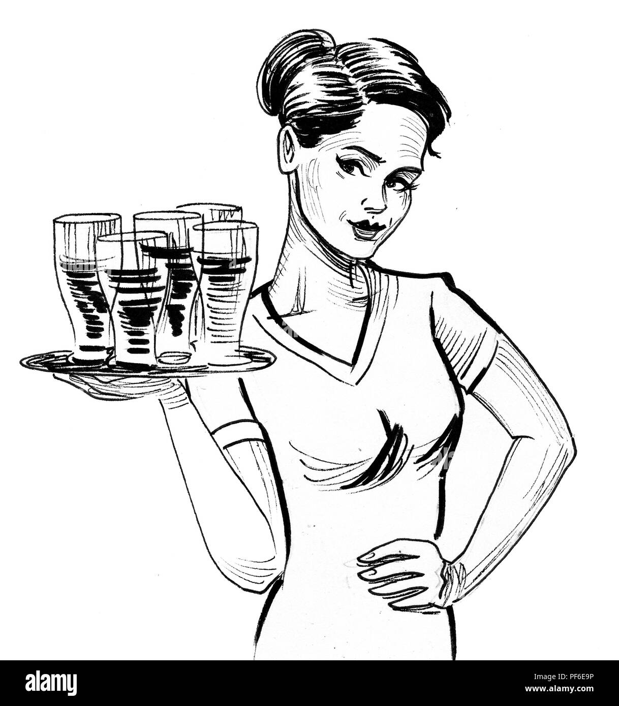 Jolie serveuse portant une bière Banque D'Images