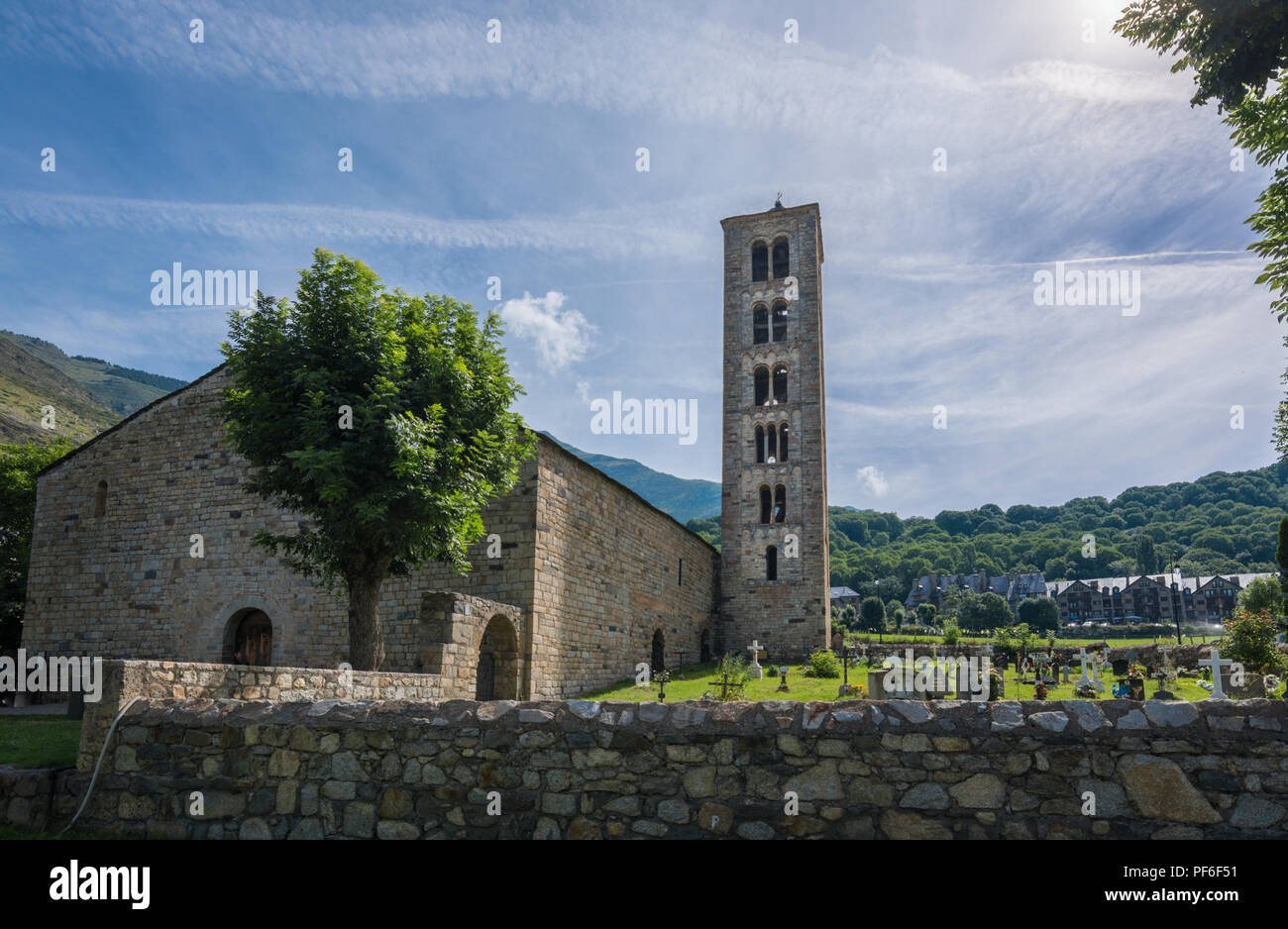 Beffroi et Eglise de Sant Climent de Taüll, Catalogne, Espagne. Églises romanes catalanes de la Vall de Boi est déclaré site du patrimoine mondial de l'UNESCO Banque D'Images