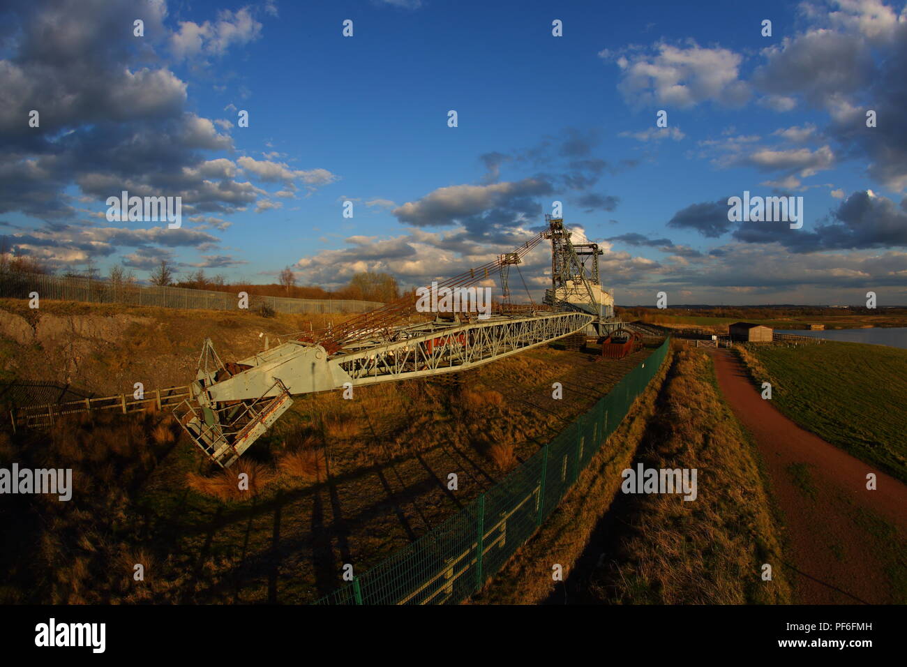 Dernière lumière est moulé sur le S1150 qui est une marche à préservé Dragline RSPB St Aidan's qui est maintenant une pièce de musée. Banque D'Images