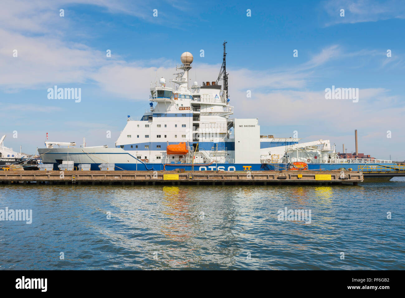 Vue de l'état finlandais icebreaker ll Otis navire amarré sur l'île de Katajanokka, dans la baie d'Helsinki, Finlande. Banque D'Images