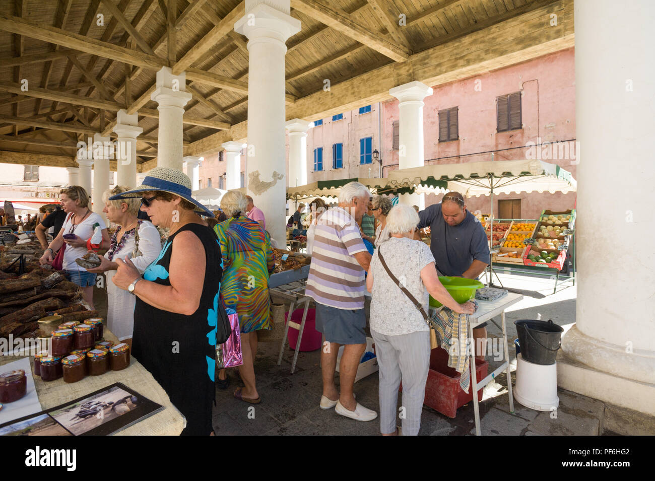 L'historique du marché couvert à l'Île-Rousse, Corse, France, Europe Photo  Stock - Alamy
