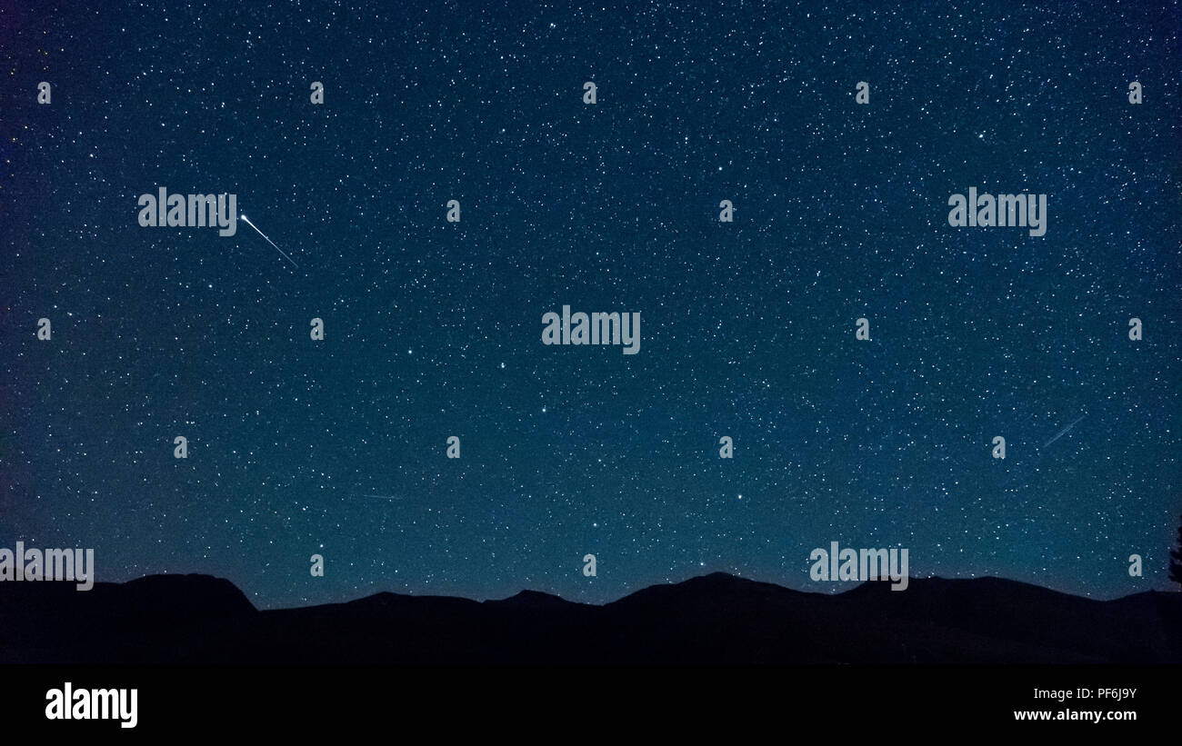 Shooting Star Météores Des Perséides Près De La Grande