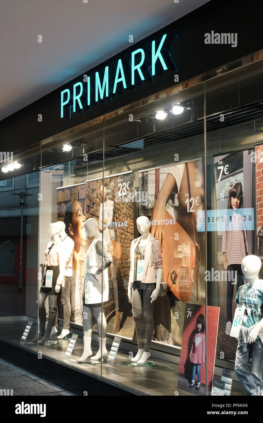 Primark dans le centre-ville de Hanovre Banque D'Images