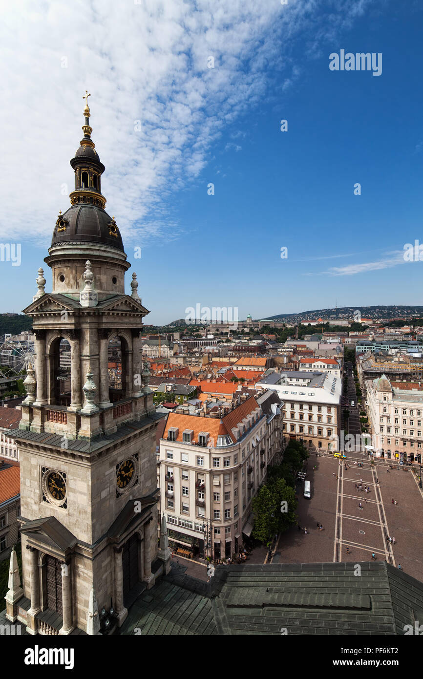 Ville de Budapest, clocher de la basilique Saint-Étienne et la place Szent Istvan, Hongrie Banque D'Images