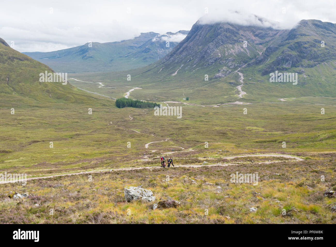 Glen Coe, Scotland, UK - les promeneurs sur l'Escalier du Diable Banque D'Images
