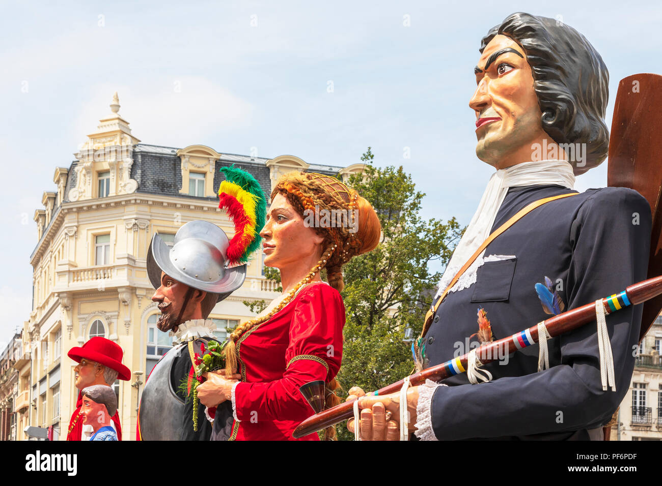 Le défilé des géants, les fêtes de Gayant, un festival annuel célébrant le géant comme le symbole de Douai lorsque de grands mannequins représentant le Gayant Banque D'Images