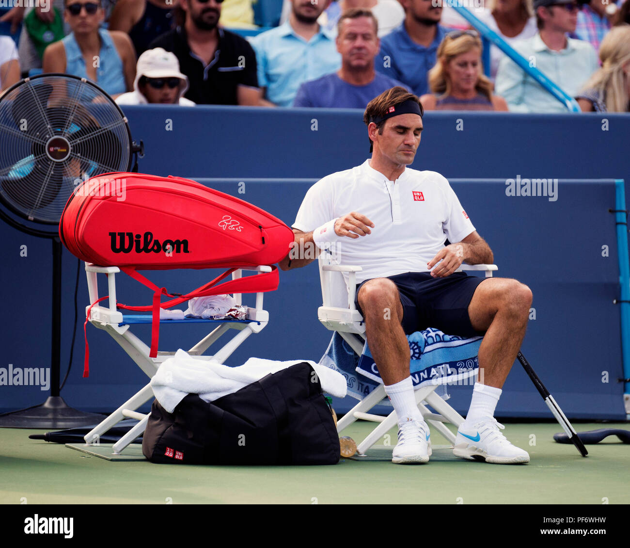 Mason, Ohio, USA. 19 août 2018 : Roger Federer (SUI) entre en jeux contre Novak Djokovic (SRB) à la région du sud-ouest de l'ouvrir à Mason, Ohio, USA. Brent Clark/Alamy Live News Banque D'Images