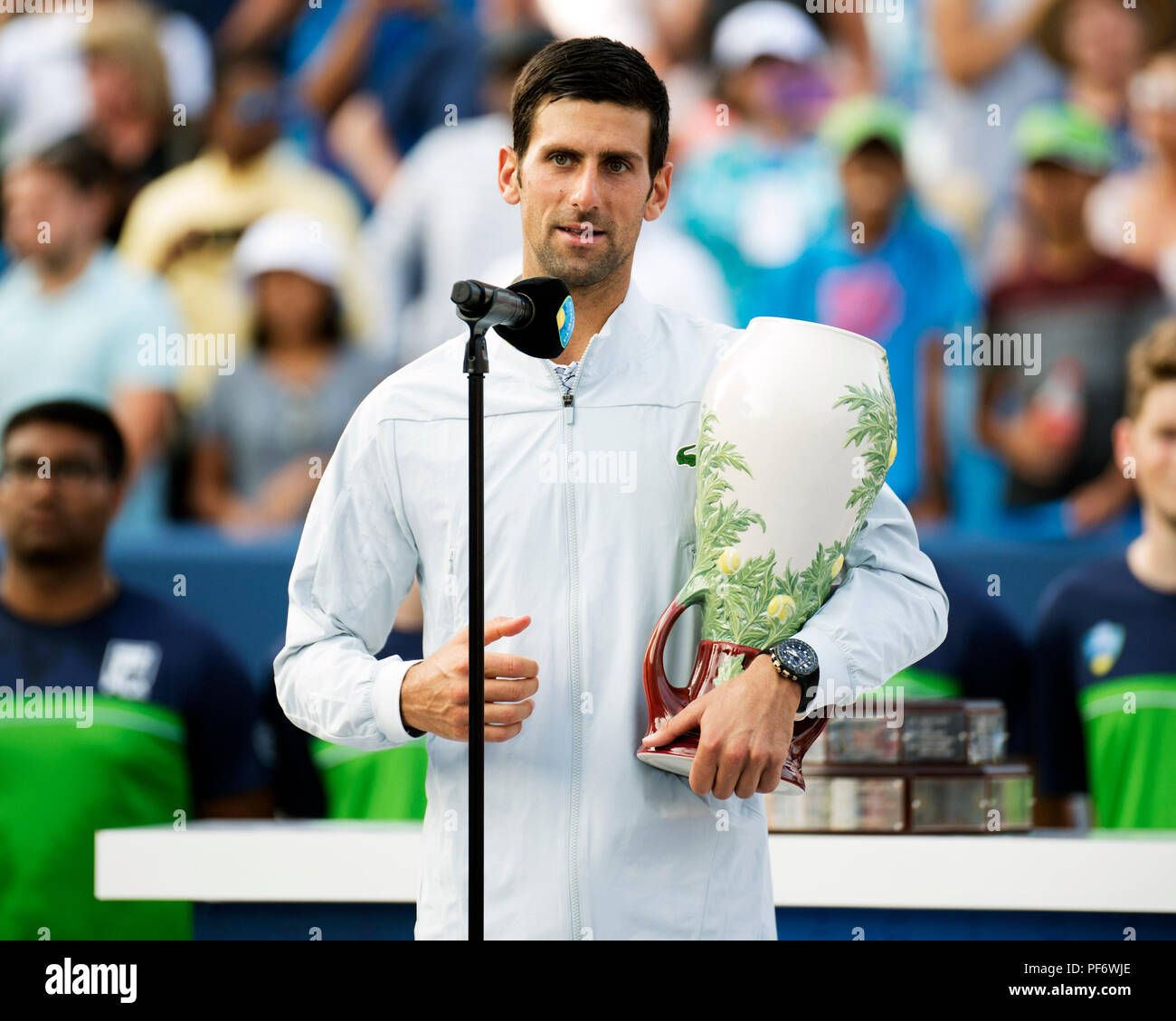 Mason, Ohio, USA. 19 août 2018 : Novak Djokovic (SRB) s'adresse à la foule après sa victoire à la région du sud-ouest de l'ouvrir à Mason, Ohio, USA. Brent Clark/Alamy Live News Banque D'Images