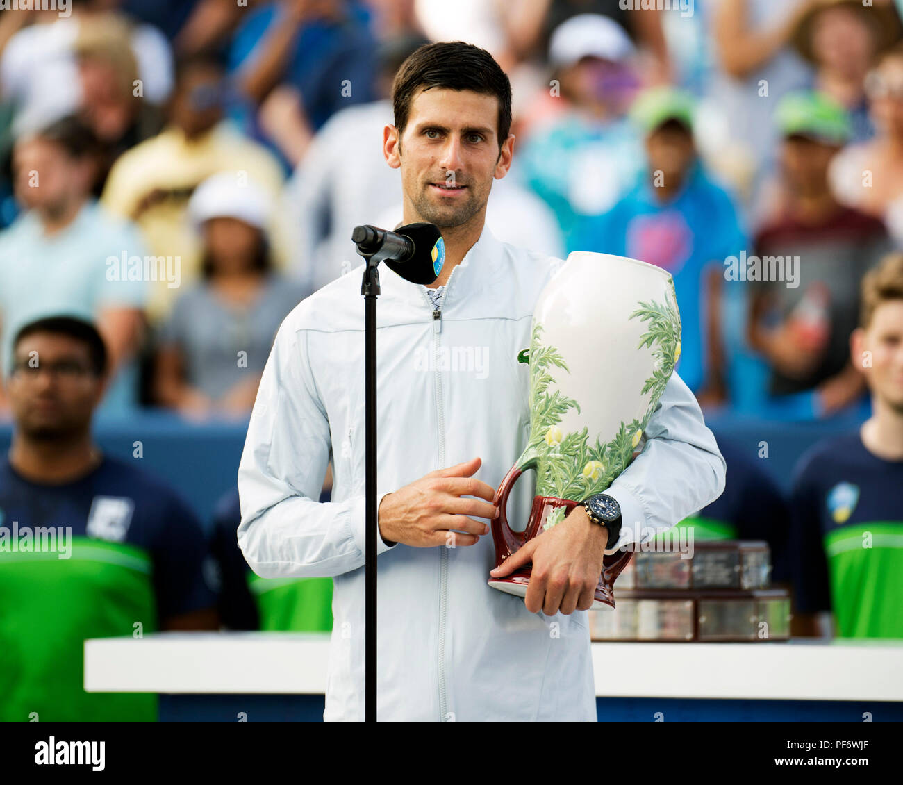 Mason, Ohio, USA. 19 août 2018 : Novak Djokovic (SRB) s'adresse à la foule après sa victoire à la région du sud-ouest de l'ouvrir à Mason, Ohio, USA. Brent Clark/Alamy Live News Banque D'Images
