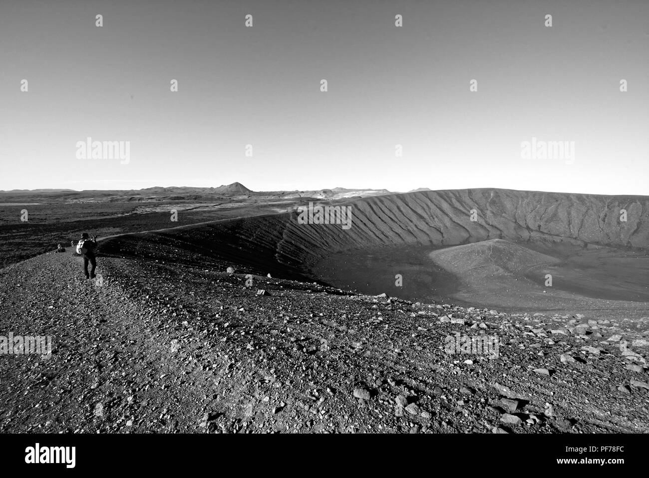 Cratère Hverfjall près du lac Myvatn en Islande, l'un des plus grands cratères volcaniques dans le monde avec un diamètre de près de 800m en haut Banque D'Images