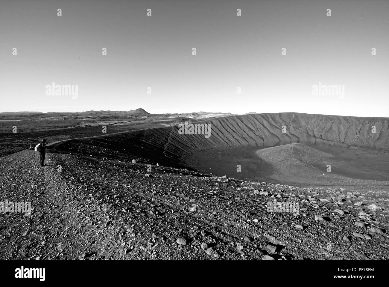 Cratère Hverfjall près du lac Myvatn en Islande, l'un des plus grands cratères volcaniques dans le monde avec un diamètre de près de 800m en haut Banque D'Images