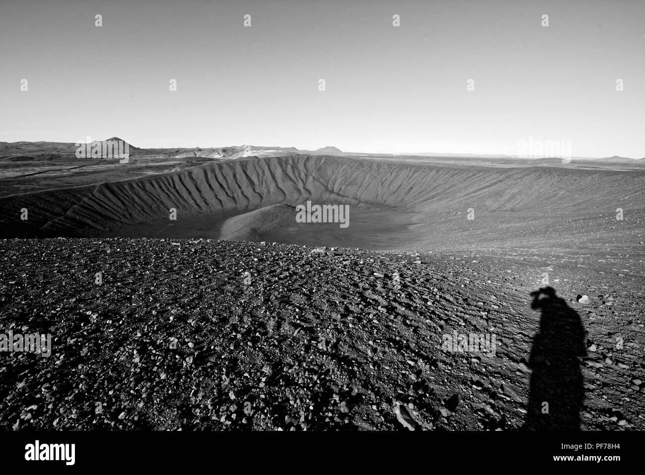 Cratère Hverfjall près du lac Myvatn en Islande, l'un des plus grands cratères volcaniques dans le monde avec un diamètre de près de 800m en haut Banque D'Images